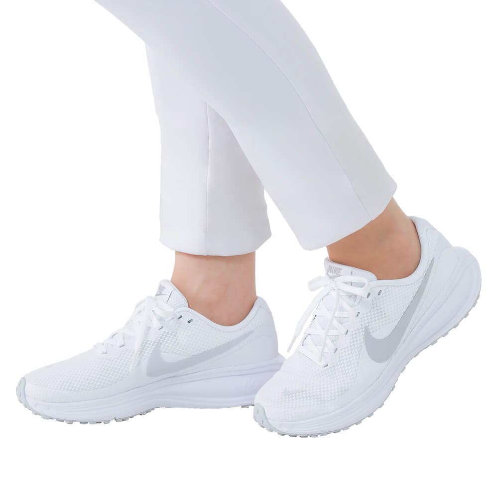 ナイキ ウィメンズ レボリューション 8