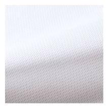 ハチの巣のように立体的な構造のメッシュ素材は、通気性に優れシワになりにくい素材