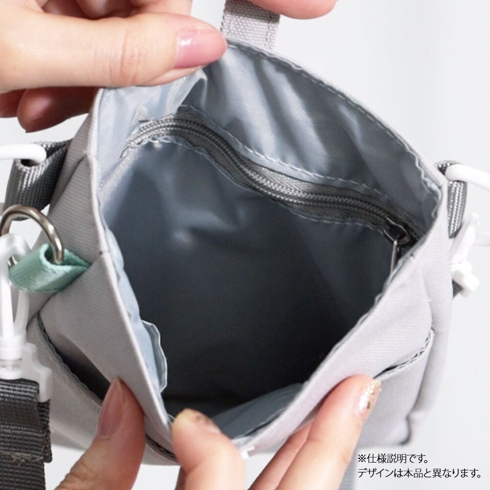 内側にファスナーポケットとオープンポケット