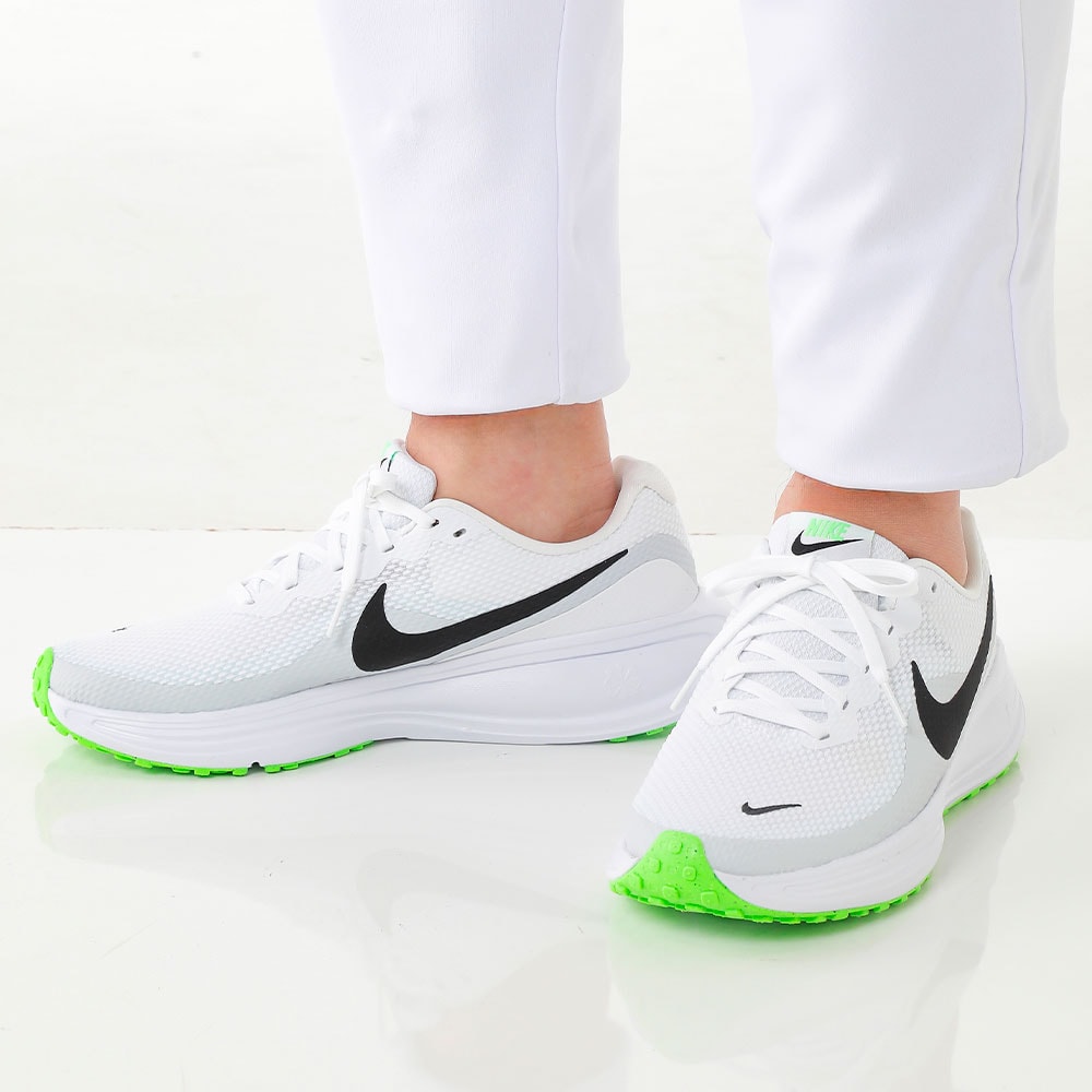 ナイキ レボリューション8