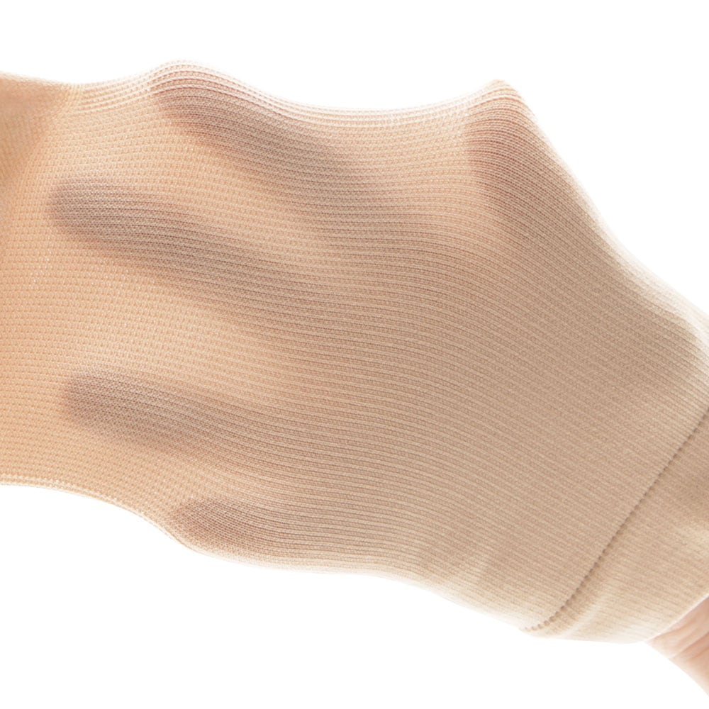 薄手でムレにくい