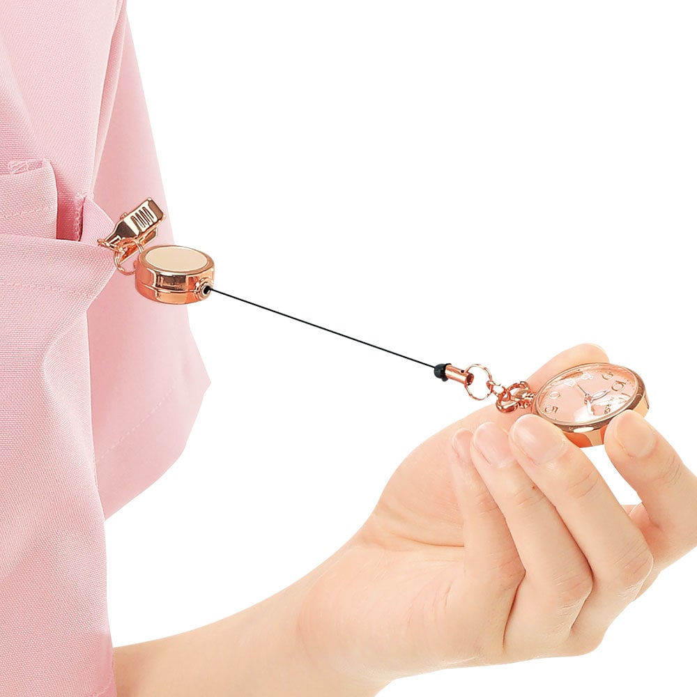 ウェアやバッグのポケットに付けても見やすい