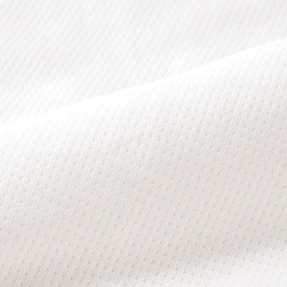 通気性に優れたハニカム構造で、肌離れがよくムレにくく快適なさらっと素材