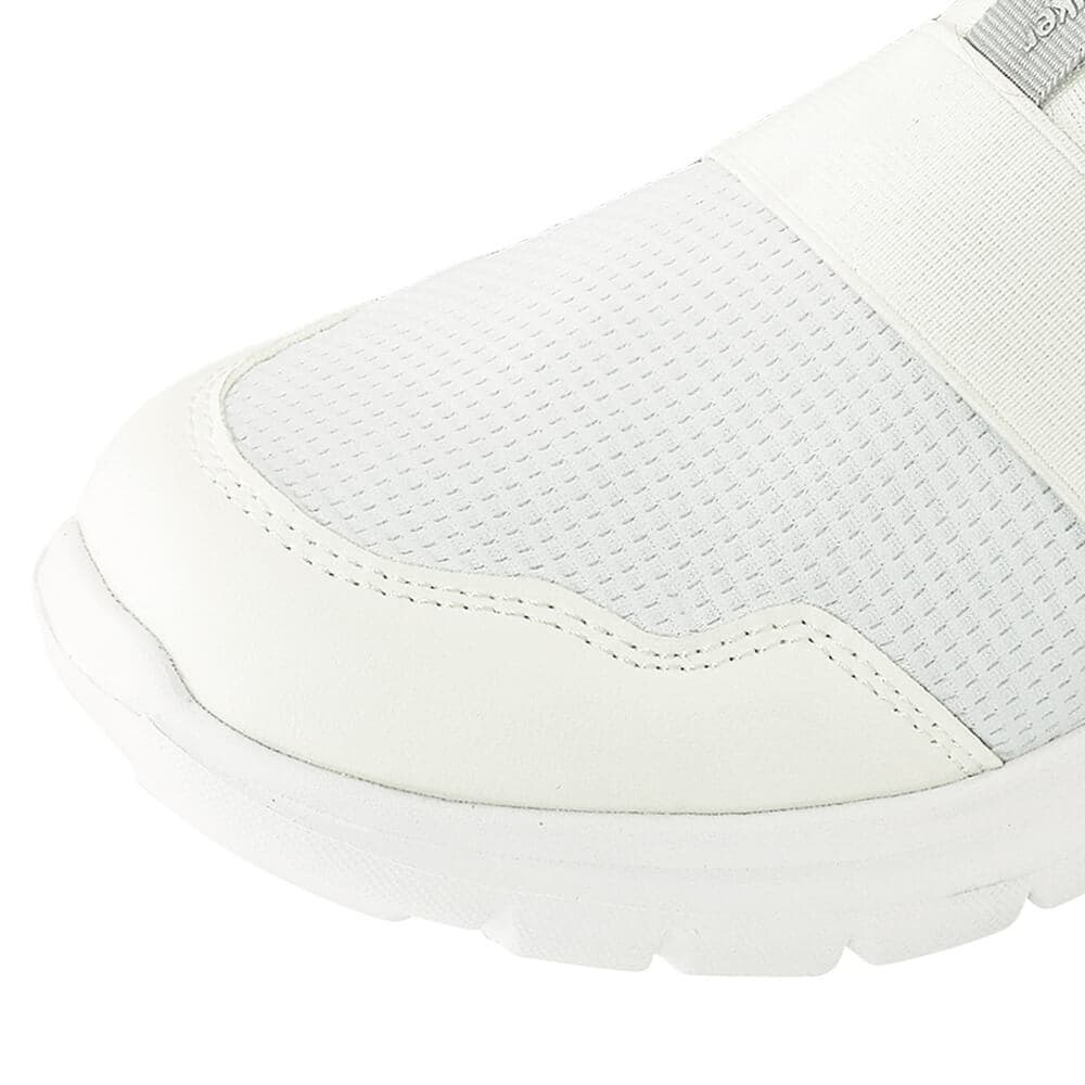 メッシュでムレを軽減！