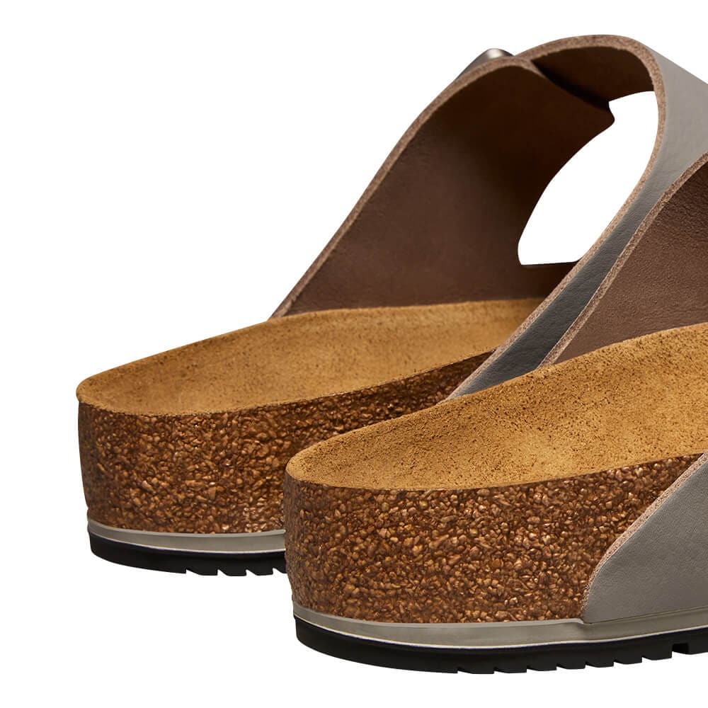 BIRKENSTOCKの象徴、解剖学に基づく形状のフットベッド