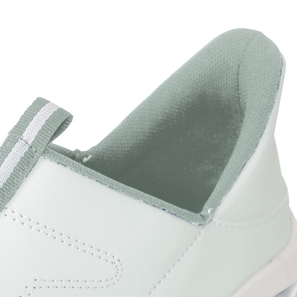 立ったまま手を使わず簡単に足入れ可能