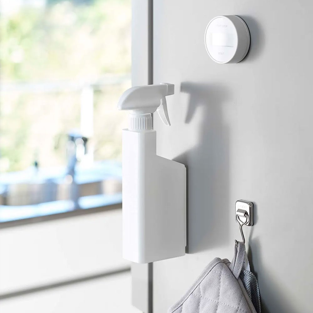 マグネットがつく壁面にピタッと収納