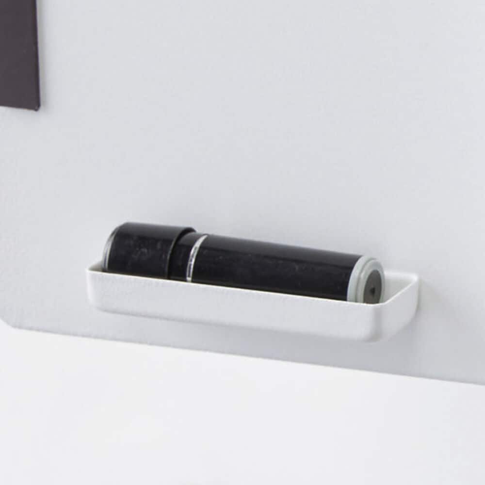 印鑑を収納できるトレー付