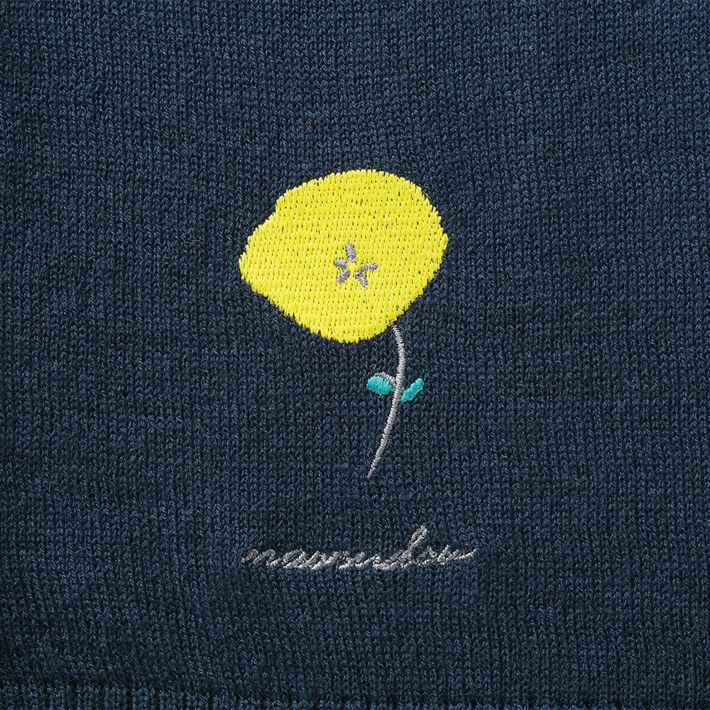 ガーリーなお花の刺繍がアクセント